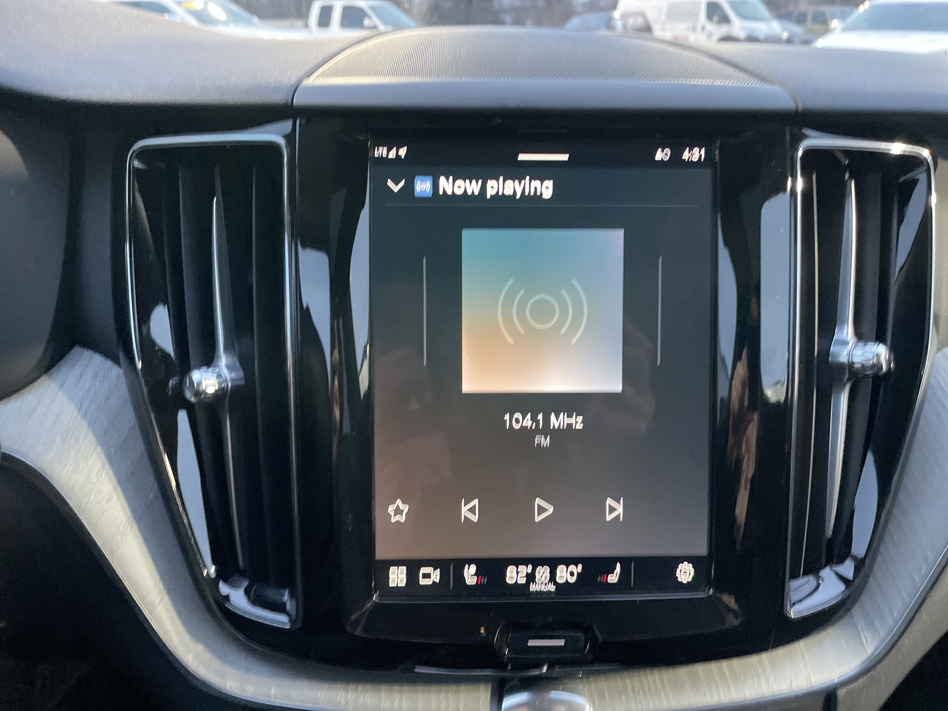 Used 2025 Volvo XC60 B5 Plus image 49