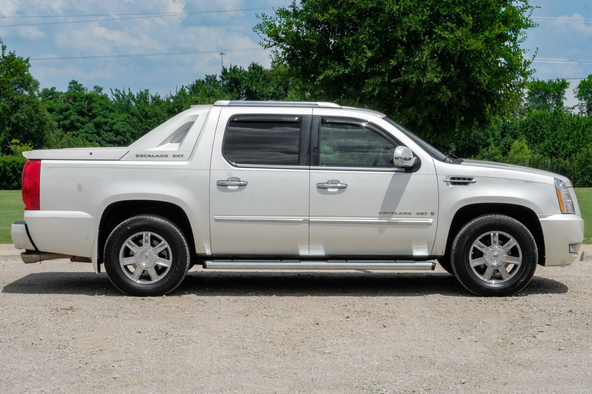 Used 2007 Cadillac Escalade EXT w/ Information Package AWD/4WD image 9