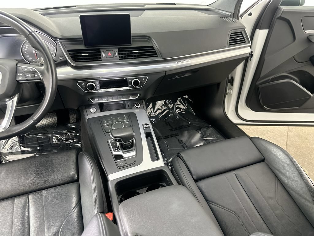 Used 2020 Audi Q5 2.0T Premium w/ Titanium Sport Package AWD/4WD image 19