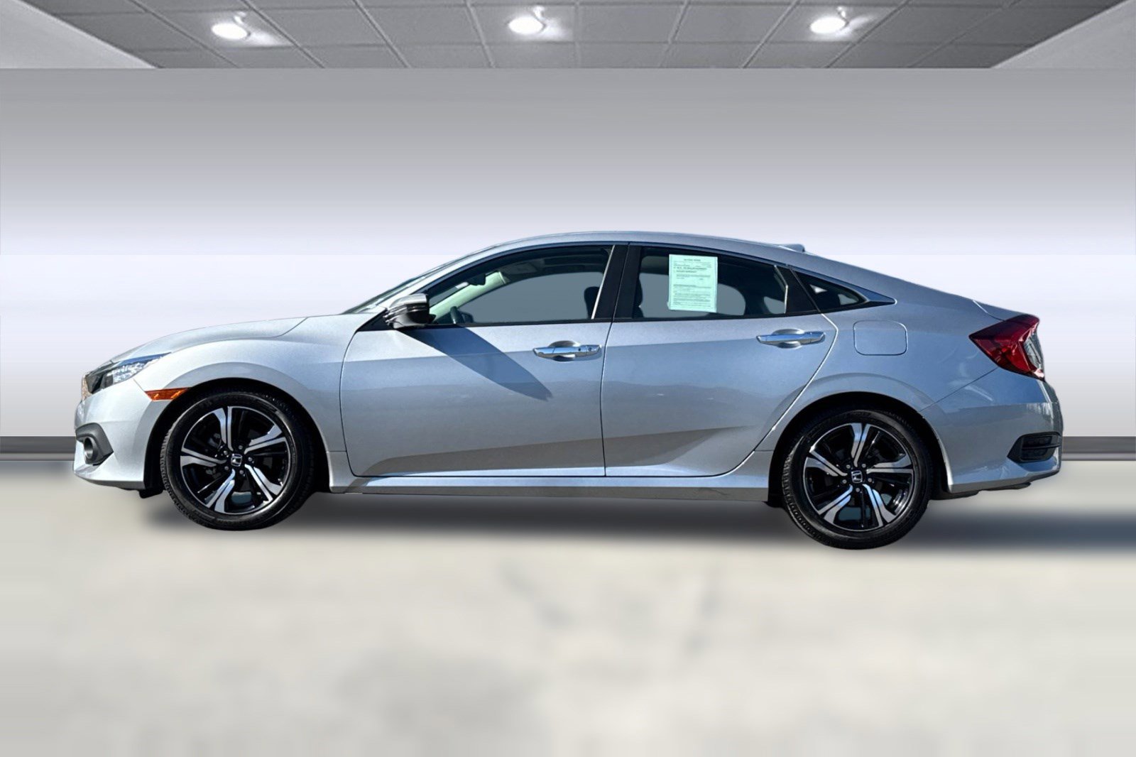 Used 2017 Honda Civic Touring image 2