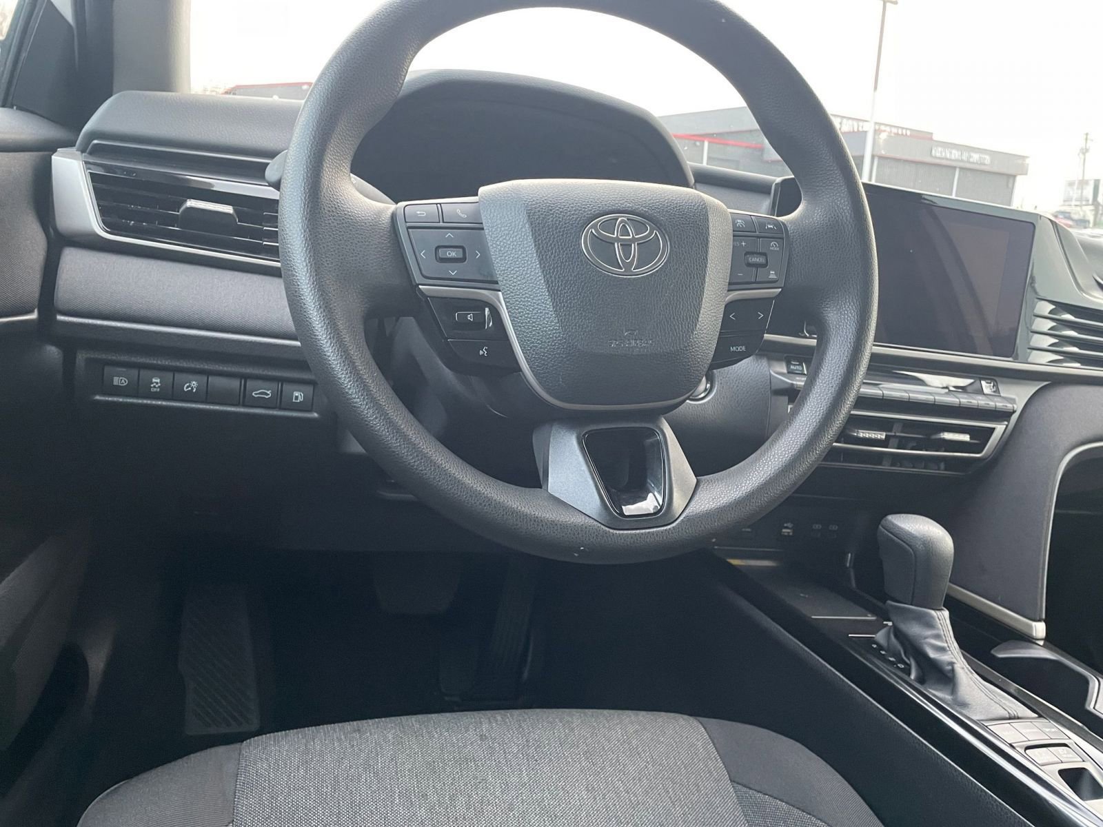 Used 2025 Toyota Camry LE image 33