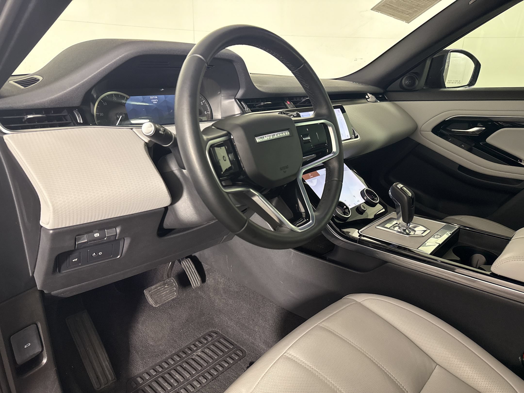 Used 2023 Land Rover Range Rover Evoque S AWD/4WD image 4