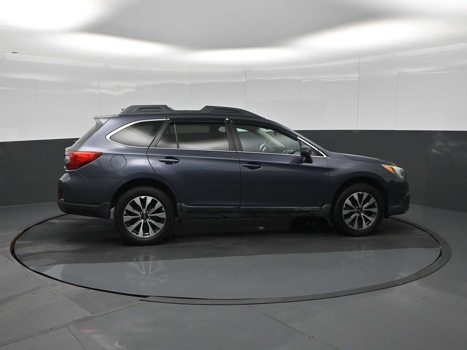 Used 2017 Subaru Outback 2.5i Limited image 9