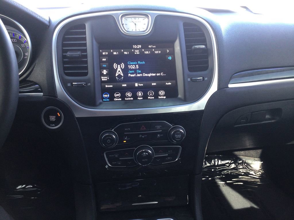 Used 2023 Chrysler 300 Touring L w/ Safetytec Plus Group image 13