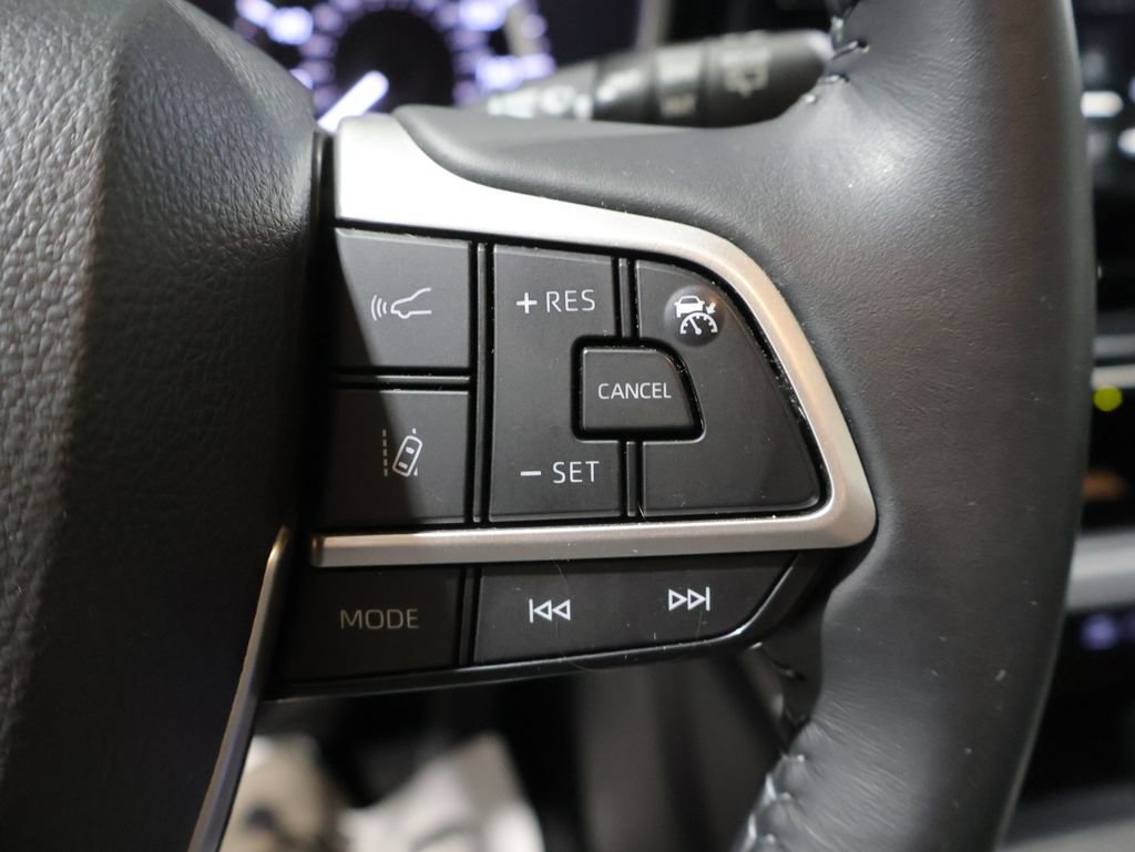 Certified 2024 Toyota Highlander XLE AWD/4WD image 35