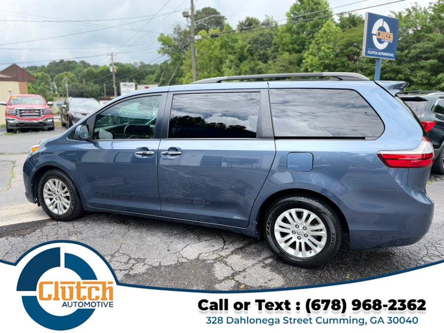 Used 2017 Toyota Sienna XLE w/ XLE Navigation Package FWD image 8