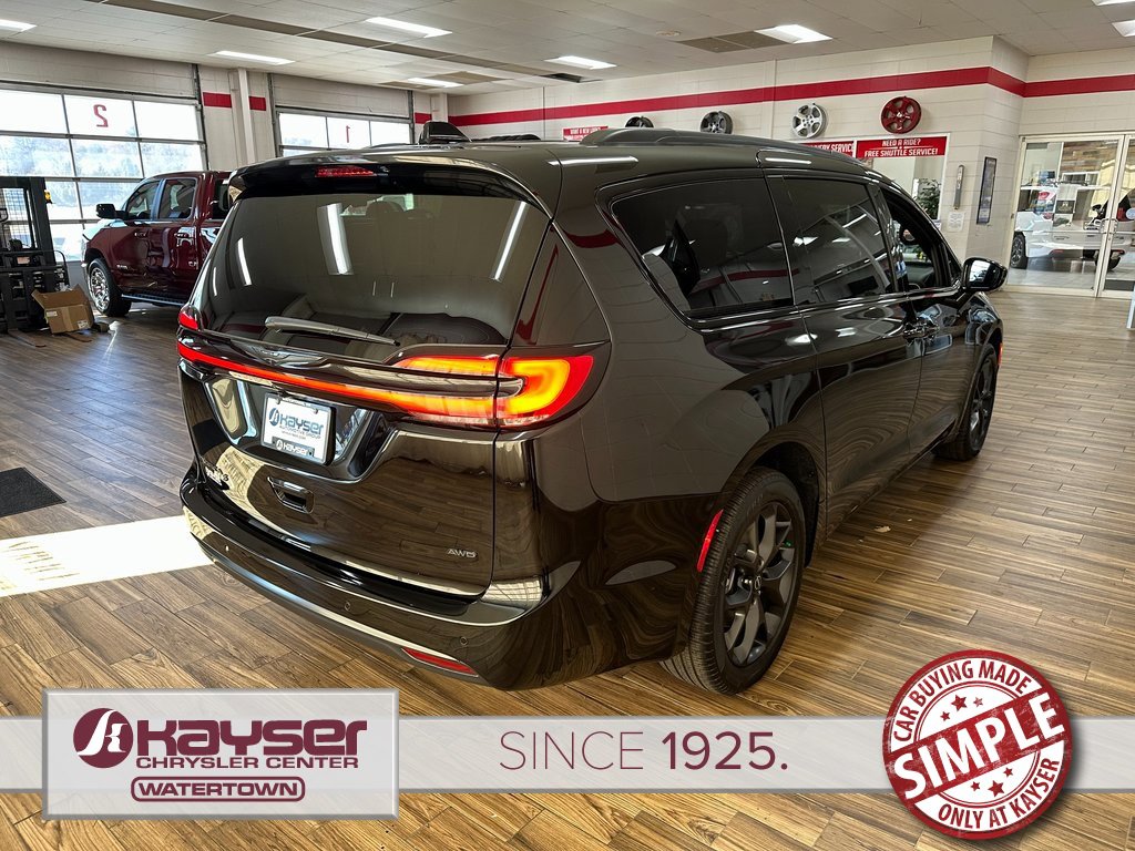 New 2026 Chrysler Pacifica Select w/ S Appearance Package image 5