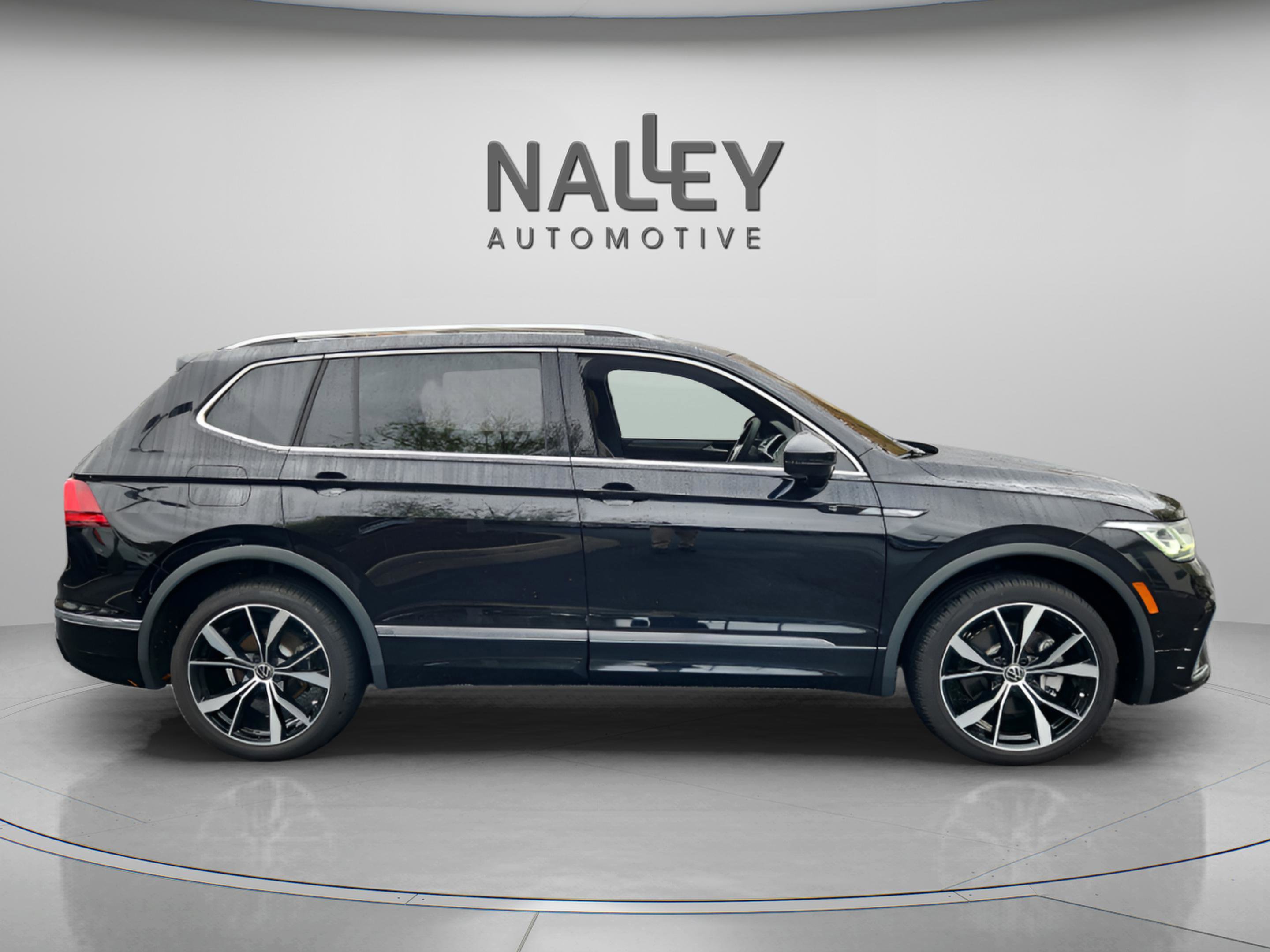 Used 2024 Volkswagen Tiguan SEL R-Line image 6