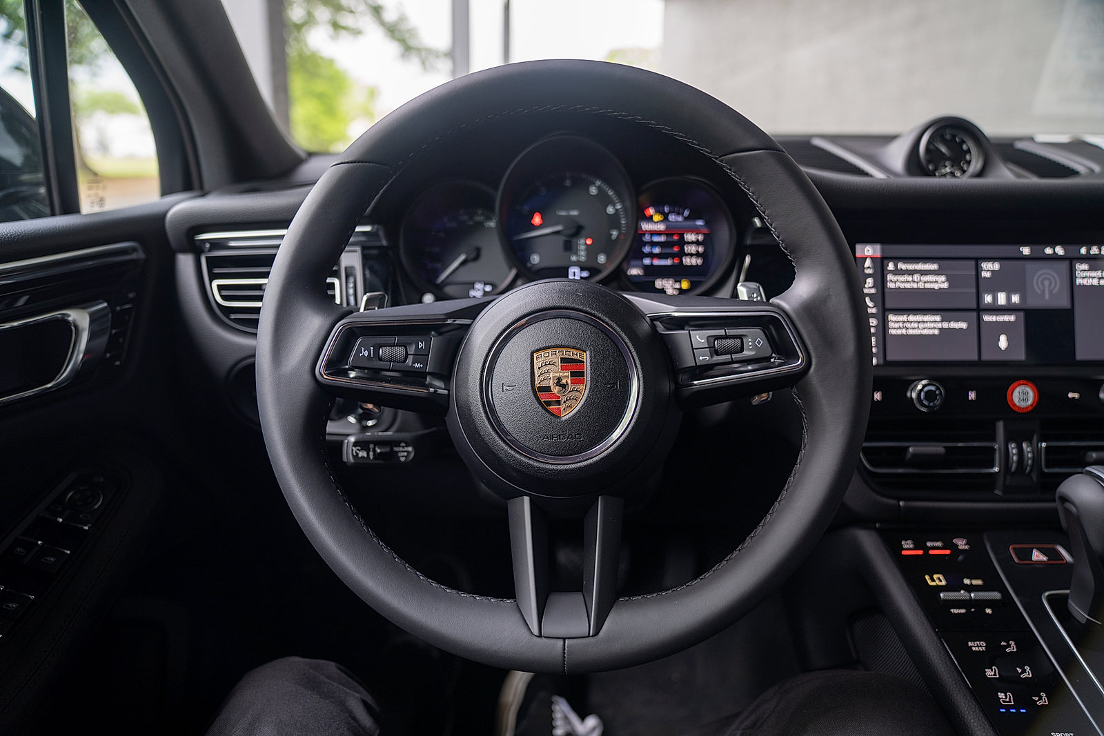 Used 2025 Porsche Macan Base image 6