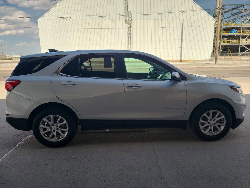 Used 2021 Chevrolet Equinox LT w/ Driver Convenience Package image 4