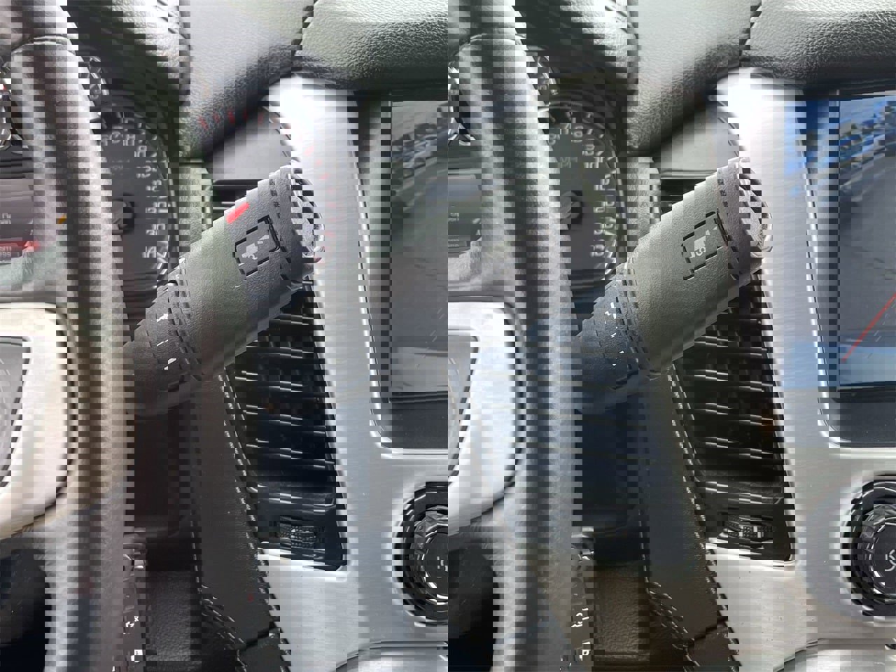 Used 2015 GMC Yukon SLE w/ Convenience Package image 27