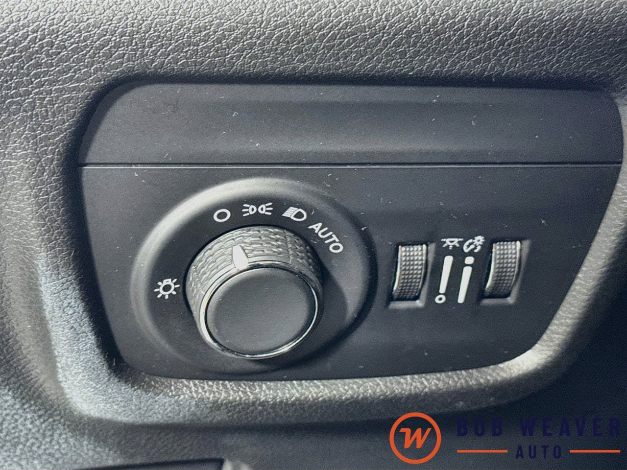 Used 2023 Jeep Grand Cherokee Altitude AWD/4WD image 12