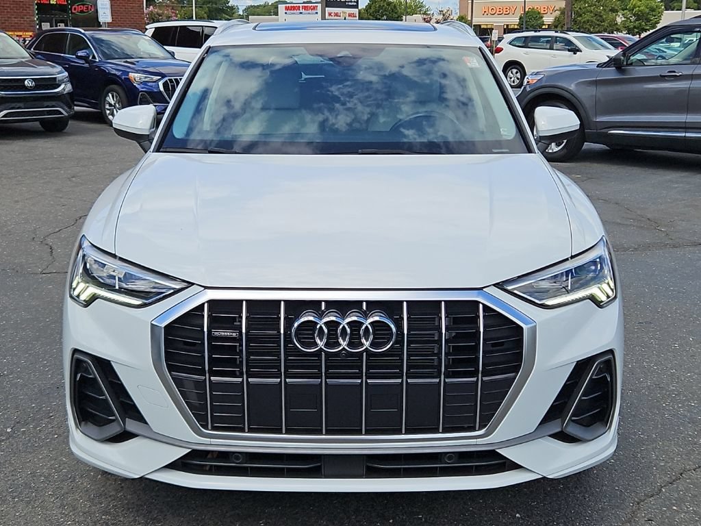 Used 2023 Audi Q3 2.0T Premium Plus w/ Premium Plus Package AWD/4WD image 2