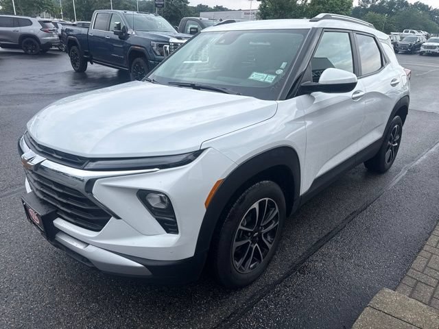 Used 2026 Chevrolet TrailBlazer LT AWD/4WD image 3
