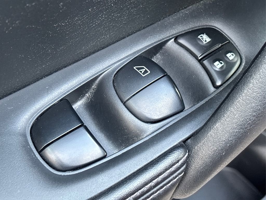 Used 2019 Nissan Rogue SV image 32