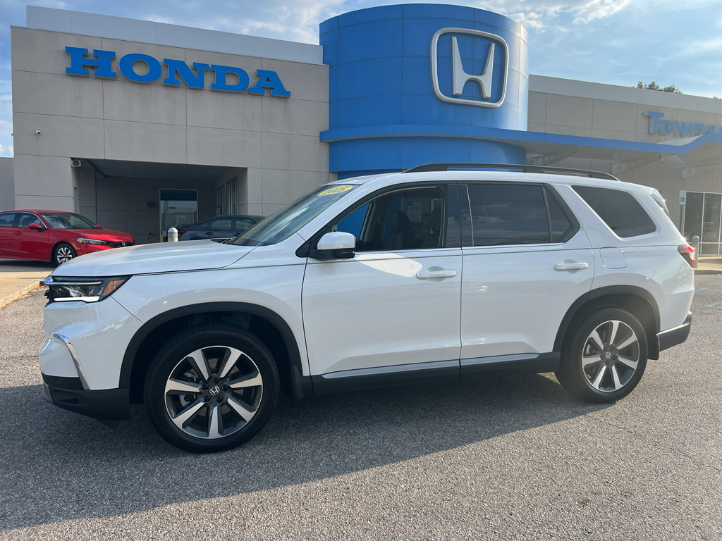 Certified 2025 Honda Pilot Touring image 1