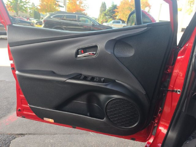Used 2020 Toyota Prius L Eco w/ Carpet Mat Package FWD image 17