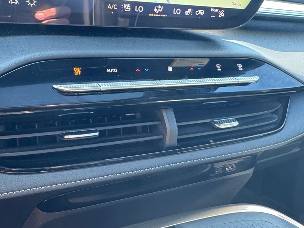 Used 2025 Buick Enclave Avenir w/ Super Cruise Package AWD/4WD image 29