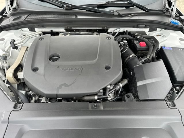 Certified 2025 Volvo V90 B6 Cross Country Plus AWD/4WD image 33