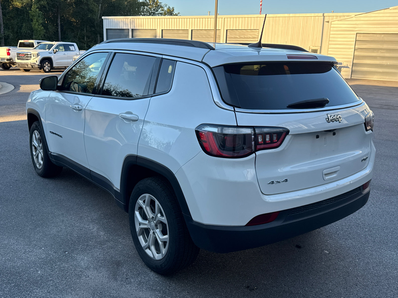 Used 2024 Jeep Compass Latitude AWD/4WD image 7