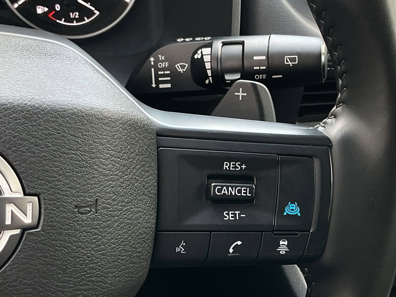Used 2025 Nissan Rogue SV image 24