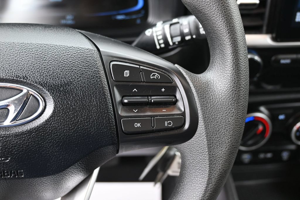 Used 2025 Hyundai Venue SE FWD image 19