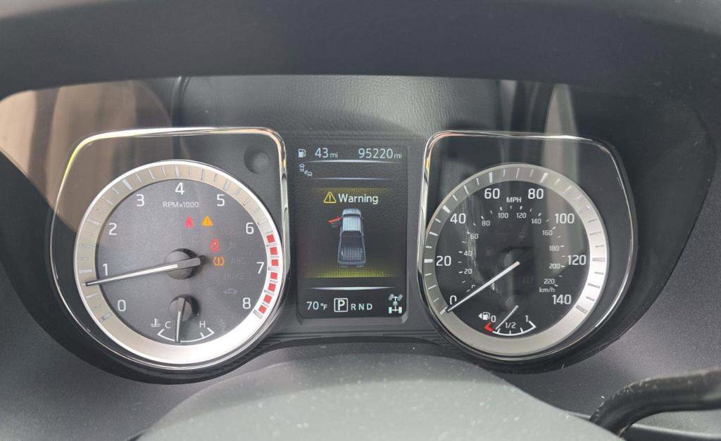 Used 2018 Nissan Titan SV w/ SV Convenience Package AWD/4WD image 10