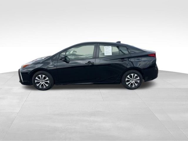 Used 2020 Toyota Prius LE image 2
