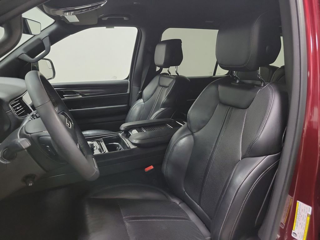 Used 2023 Jeep Wagoneer 4WD image 38