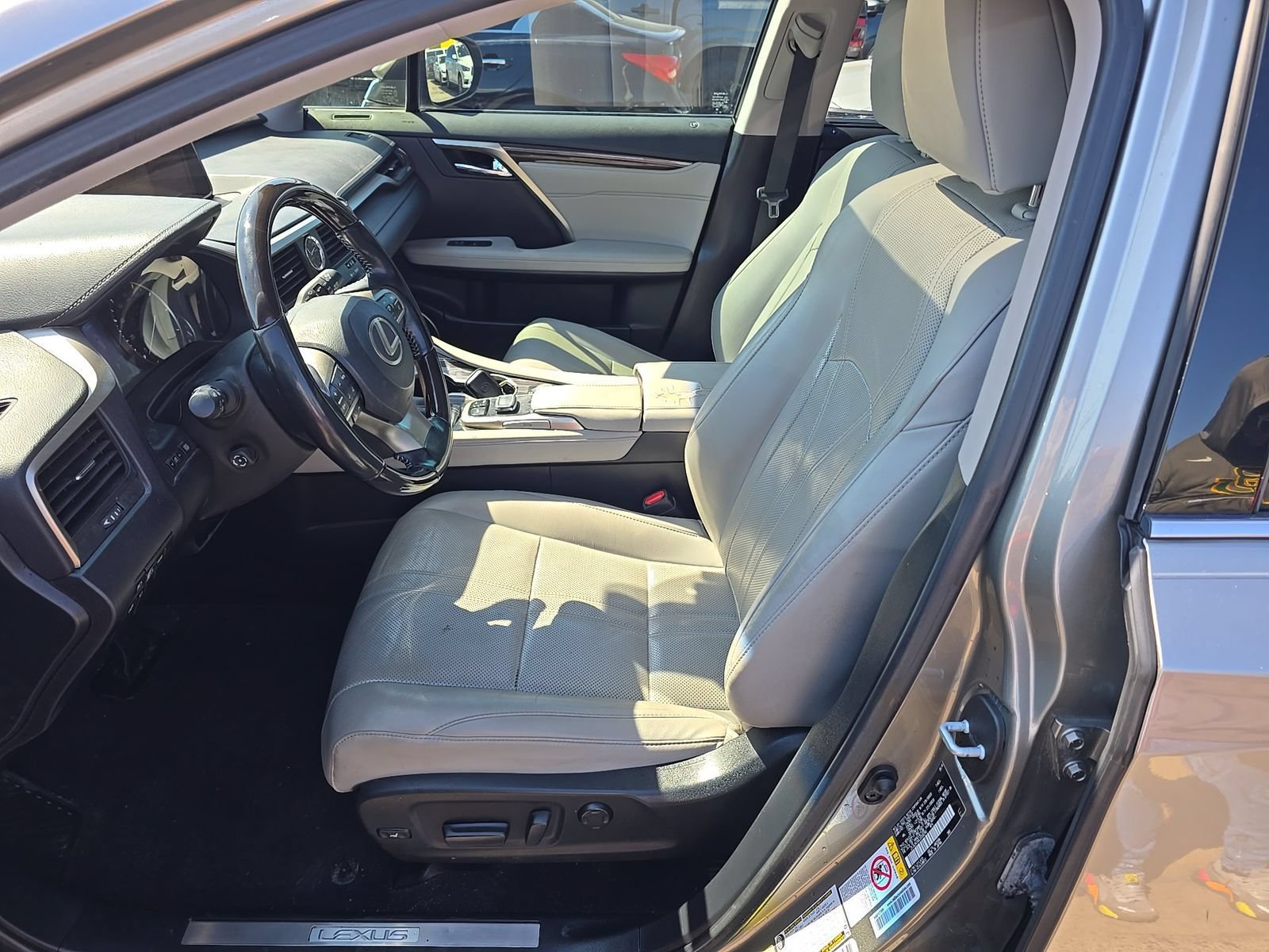 Used 2018 Lexus RX 350L Luxury w/ Accessory Package FWD image 6