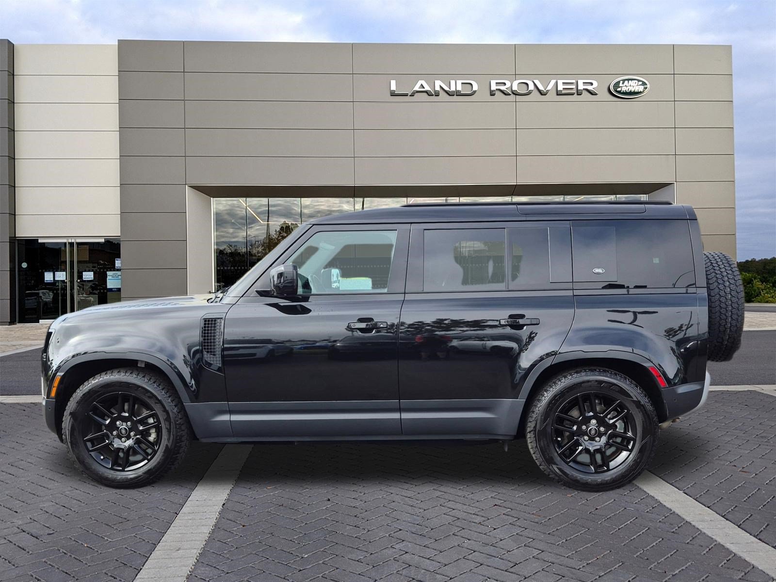 Certified 2024 Land Rover Defender 110 S AWD/4WD image 8