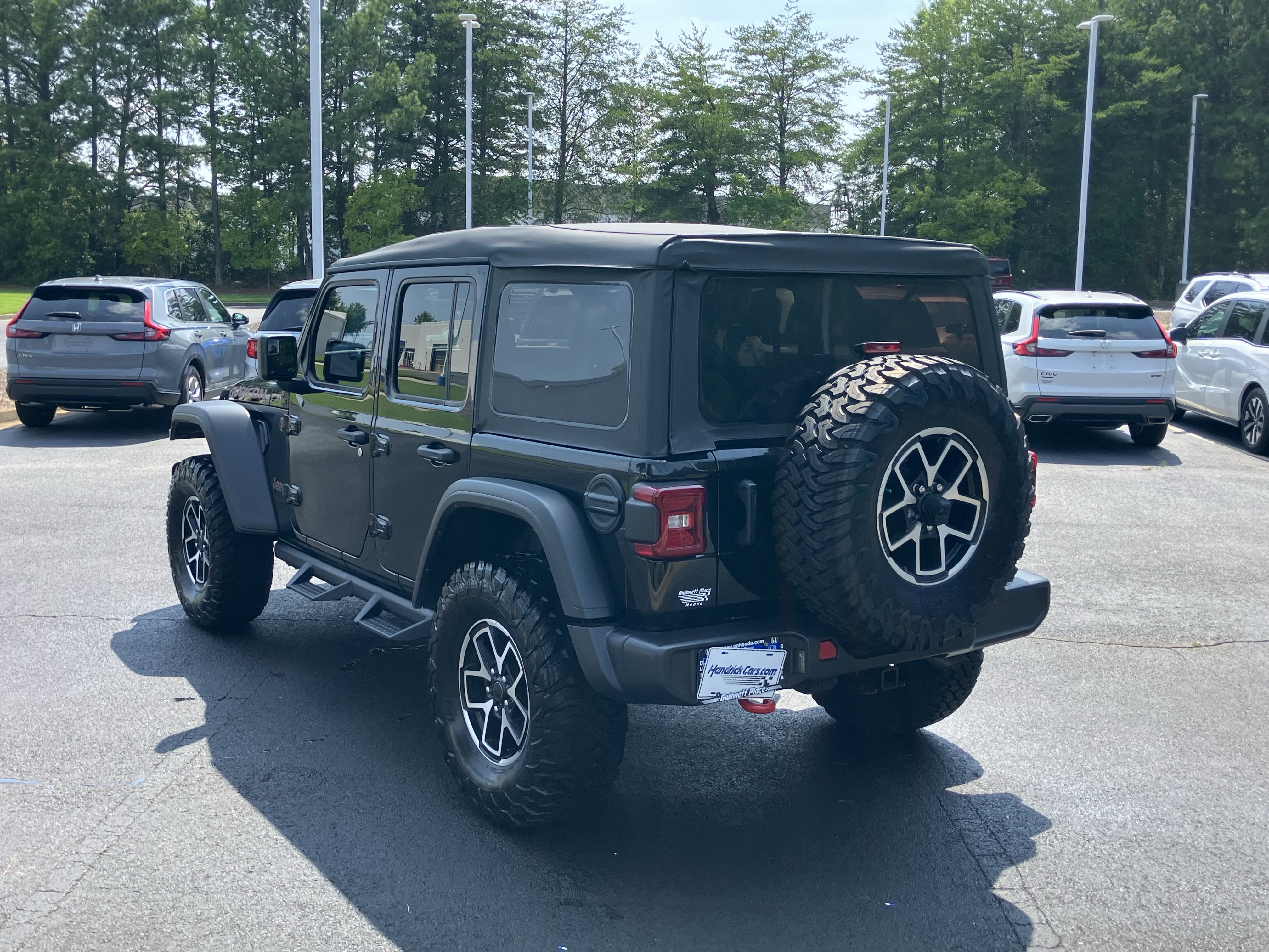 Used 2025 Jeep Wrangler Unlimited Rubicon AWD/4WD image 8