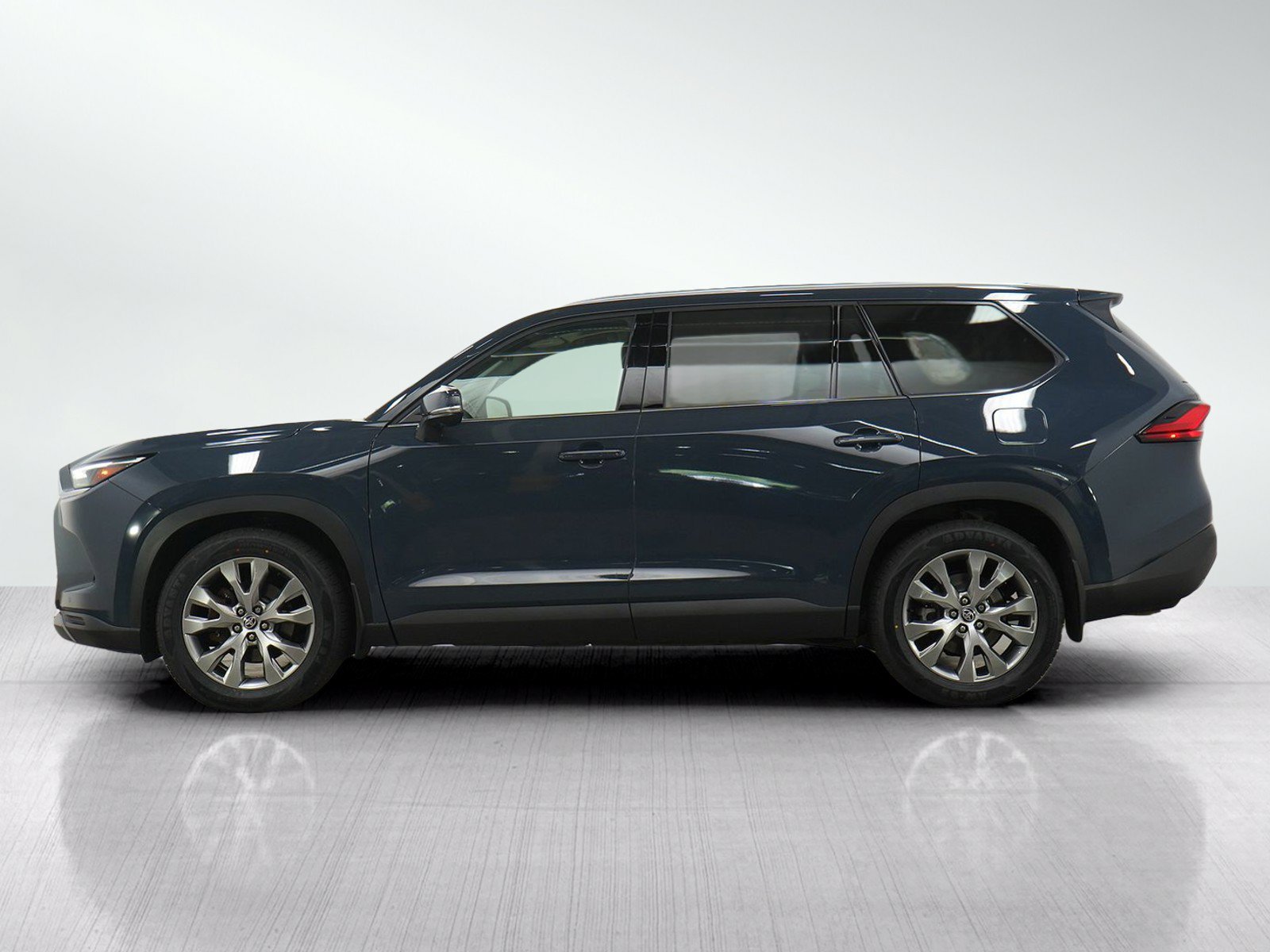 Used 2024 Toyota Grand Highlander AWD image 2