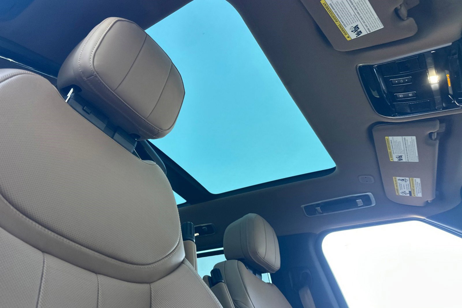 New 2026 Land Rover Range Rover Long Wheelbase SE image 23