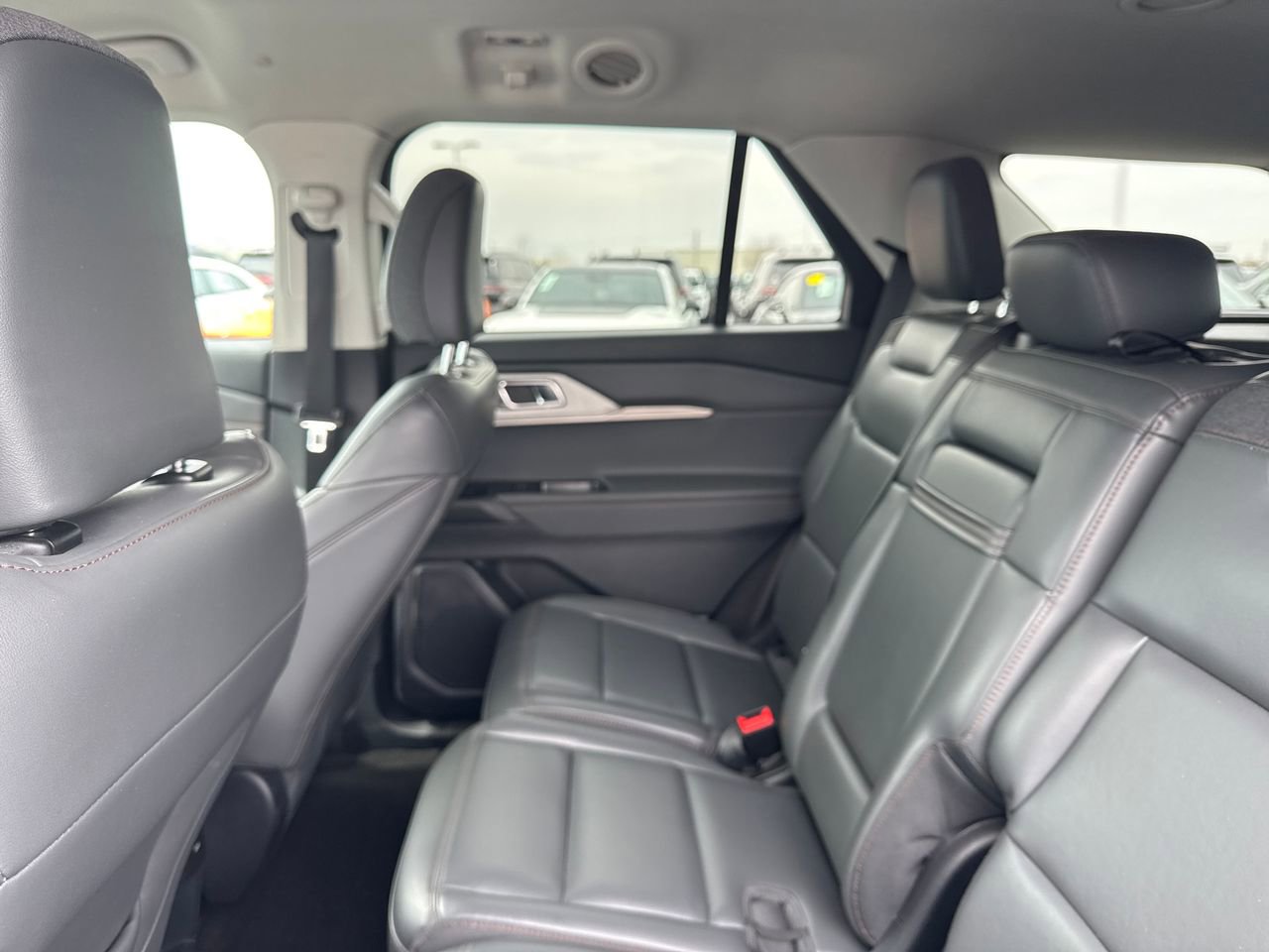 Used 2025 Ford Explorer Active w/ Active Comfort Package AWD/4WD image 11