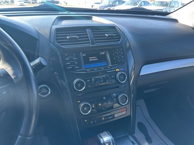 Used 2017 Ford Explorer XLT image 30