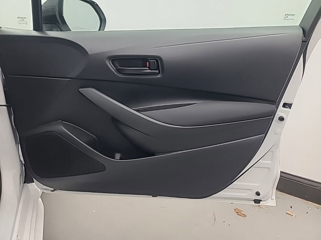 Used 2025 Toyota Corolla LE FWD image 14