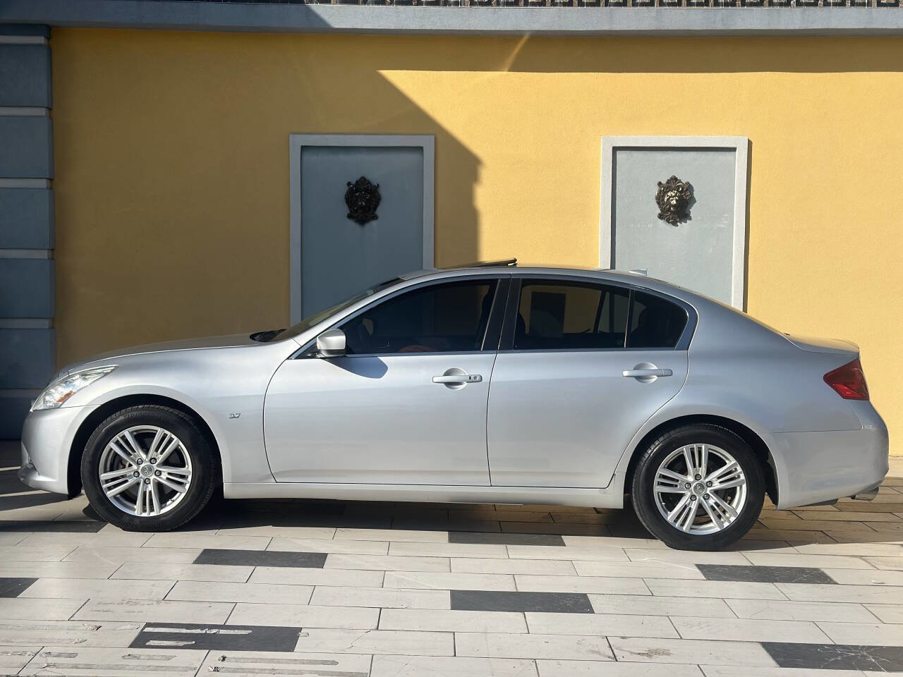 Used 2015 INFINITI Q40 AWD w/ Navigation Package image 4