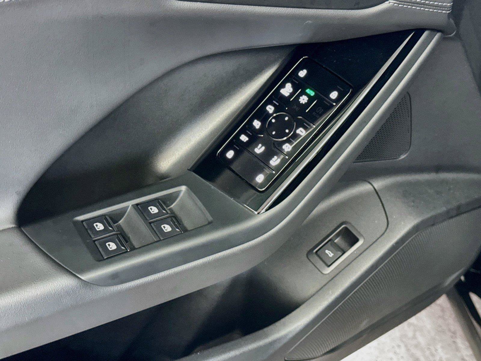 Certified 2025 Audi Q6 e-tron Premium Plus w/ Premium Plus RWD image 18