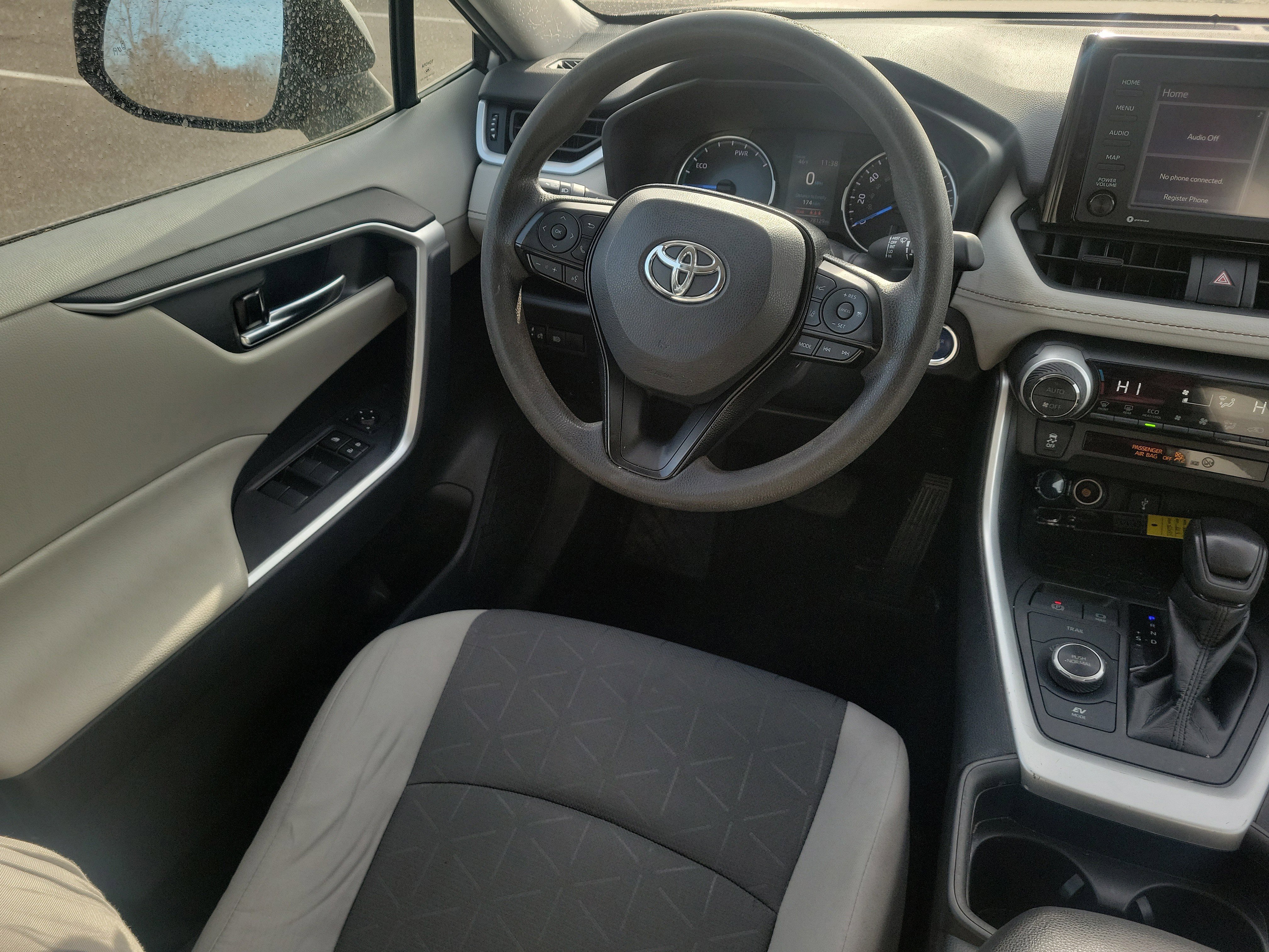 Used 2021 Toyota RAV4 XLE image 12