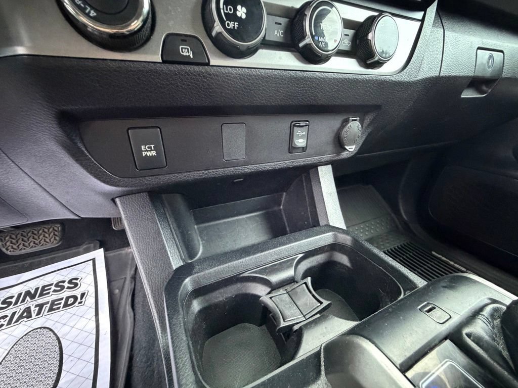 Used 2018 Toyota Tacoma SR5 AWD/4WD image 24