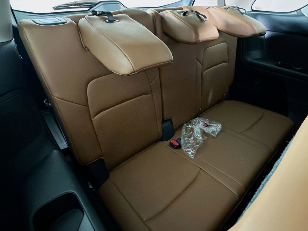 New 2025 Nissan Pathfinder Platinum w/ Black Appearance Package image 35