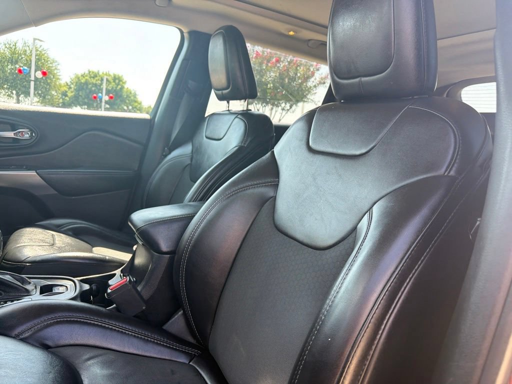 Used 2019 Jeep Cherokee Latitude Plus w/ Comfort/Convenience Group AWD/4WD image 4