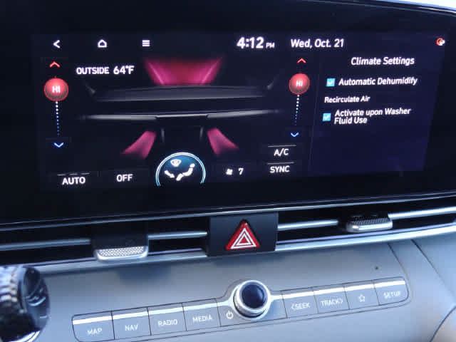 Used 2024 Hyundai Elantra SEL FWD image 24