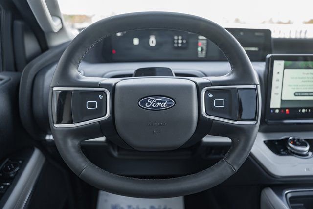 Used 2025 Ford Expedition Active image 45