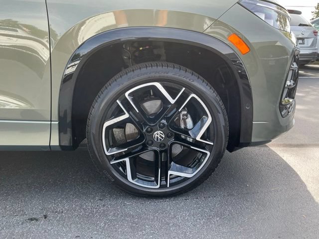 Certified 2025 Volkswagen Tiguan SEL R-Line AWD/4WD image 10