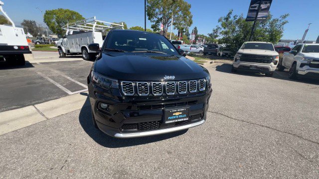 Used 2025 Jeep Compass Limited AWD/4WD image 3