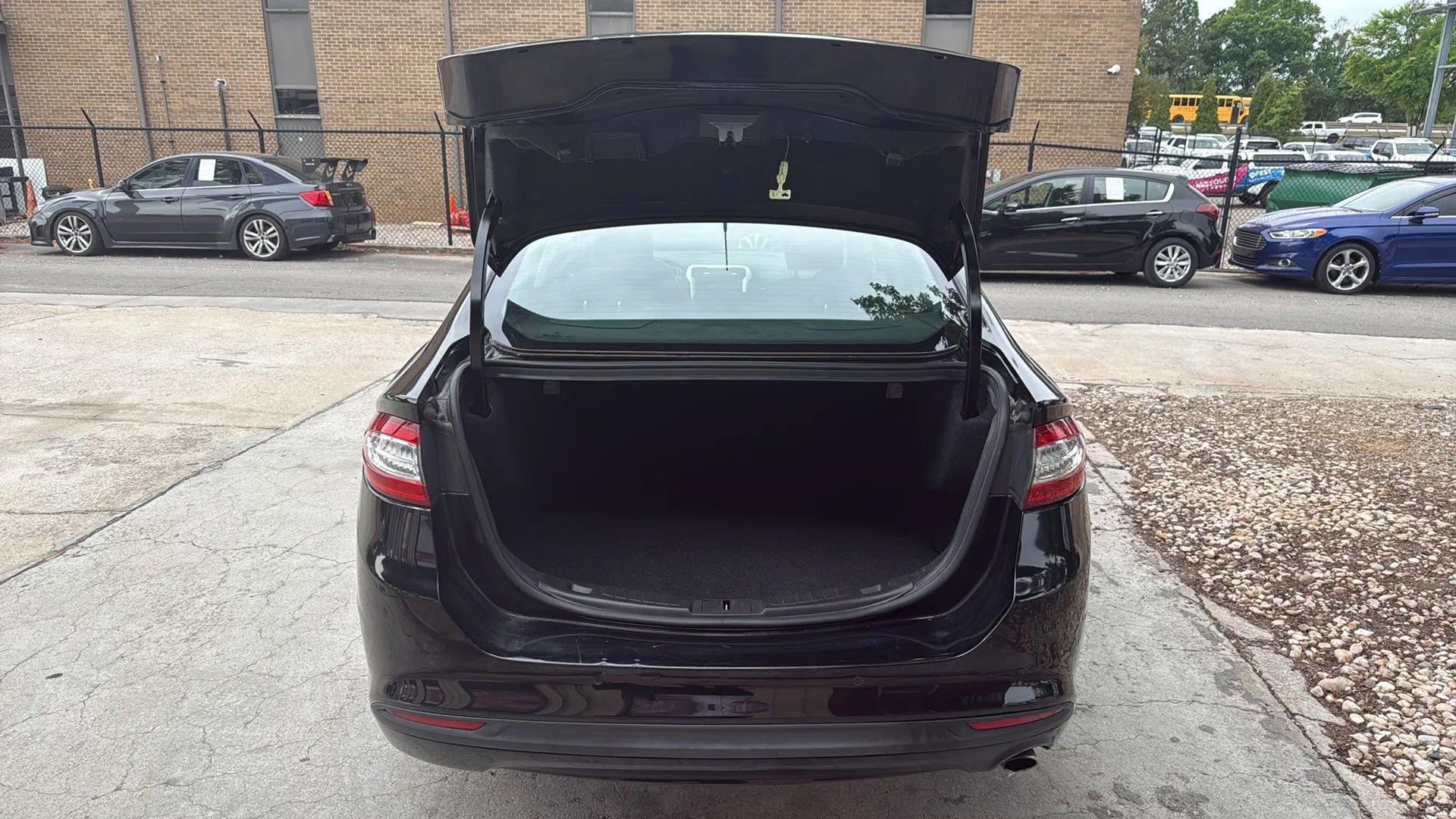 Used 2016 Ford Fusion SE FWD image 11