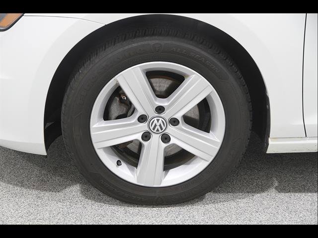 Used 2017 Volkswagen Golf Wolfsburg Edition FWD image 21