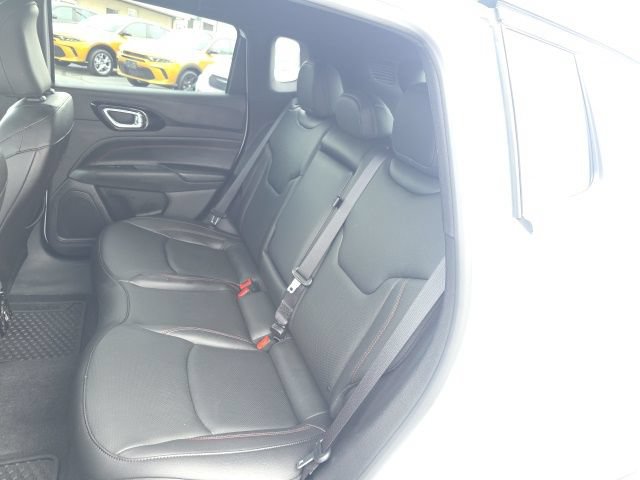 Used 2025 Jeep Compass Trailhawk w/ Trailhawk Elite Group AWD/4WD image 43